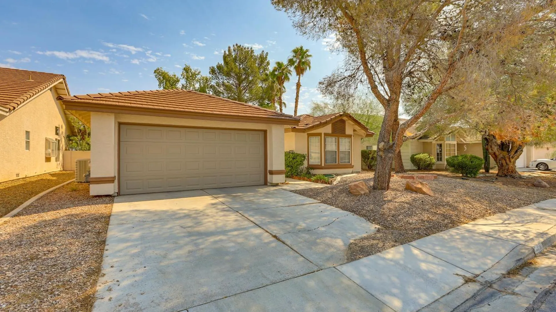 Furnished Patio, Fenced Yard Home In Green Valley Las Vegas Holiday home