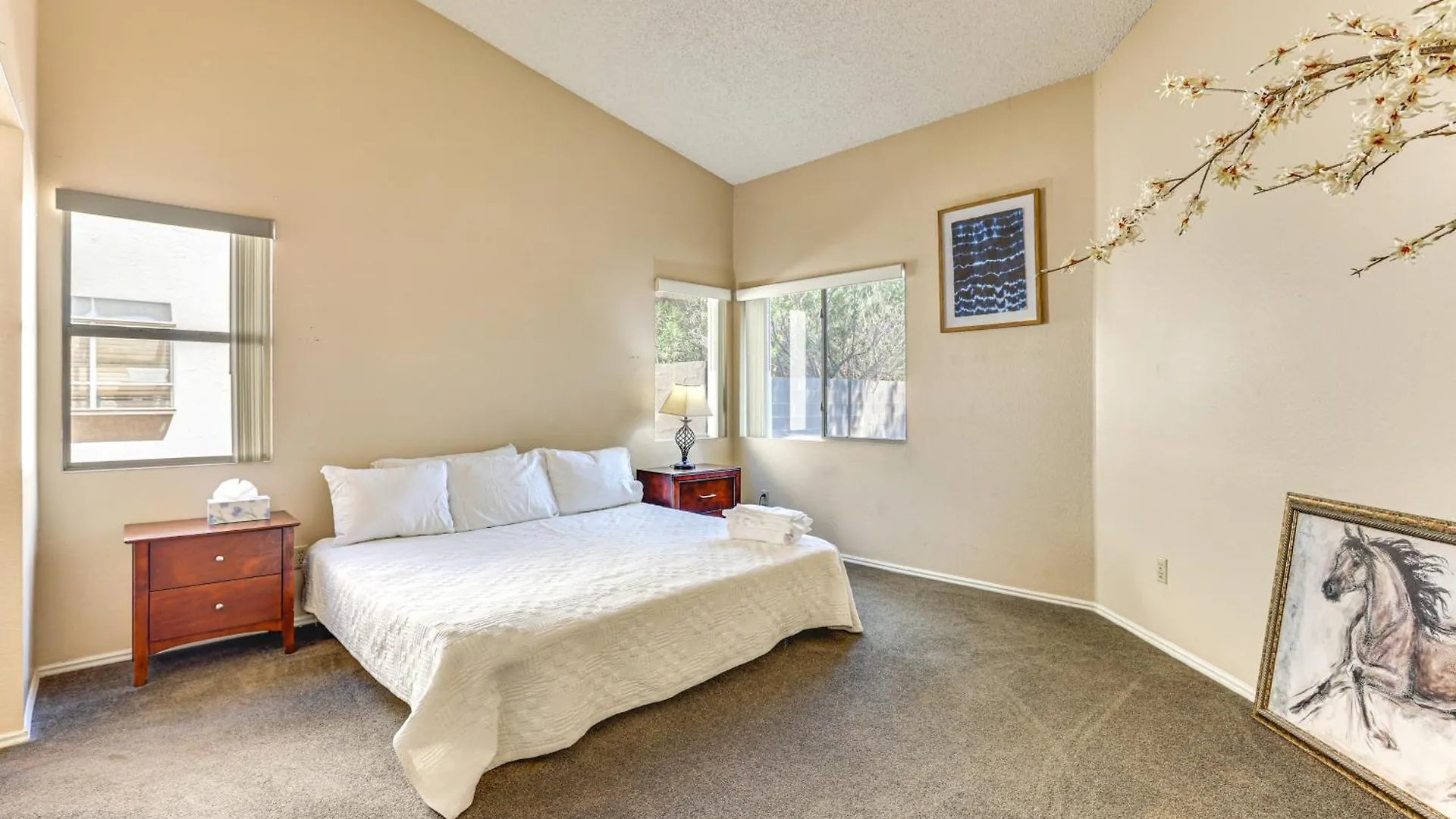 Holiday home Furnished Patio, Fenced Yard Home In Green Valley Las Vegas