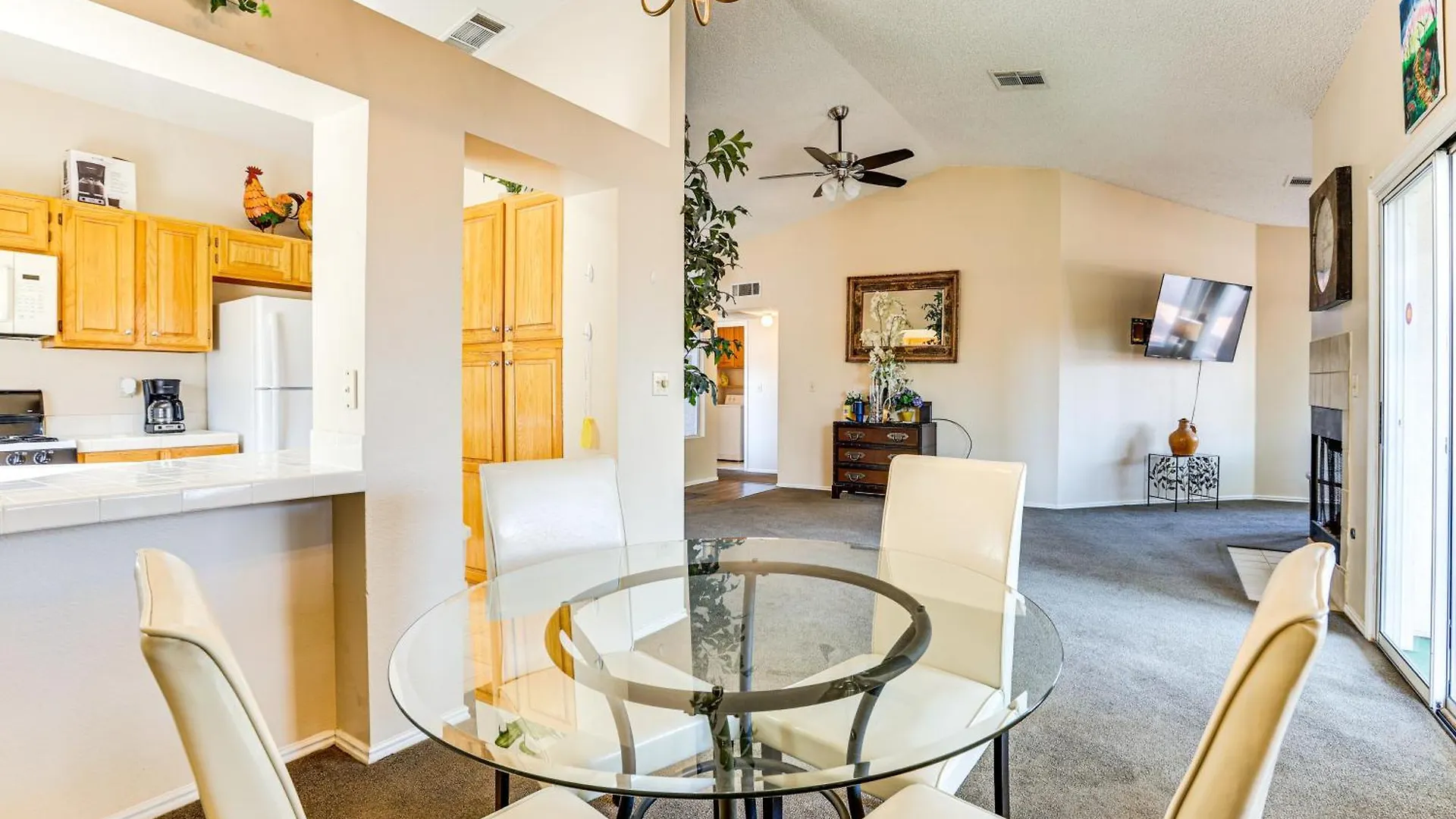 Furnished Patio, Fenced Yard Home In Green Valley Las Vegas Holiday home